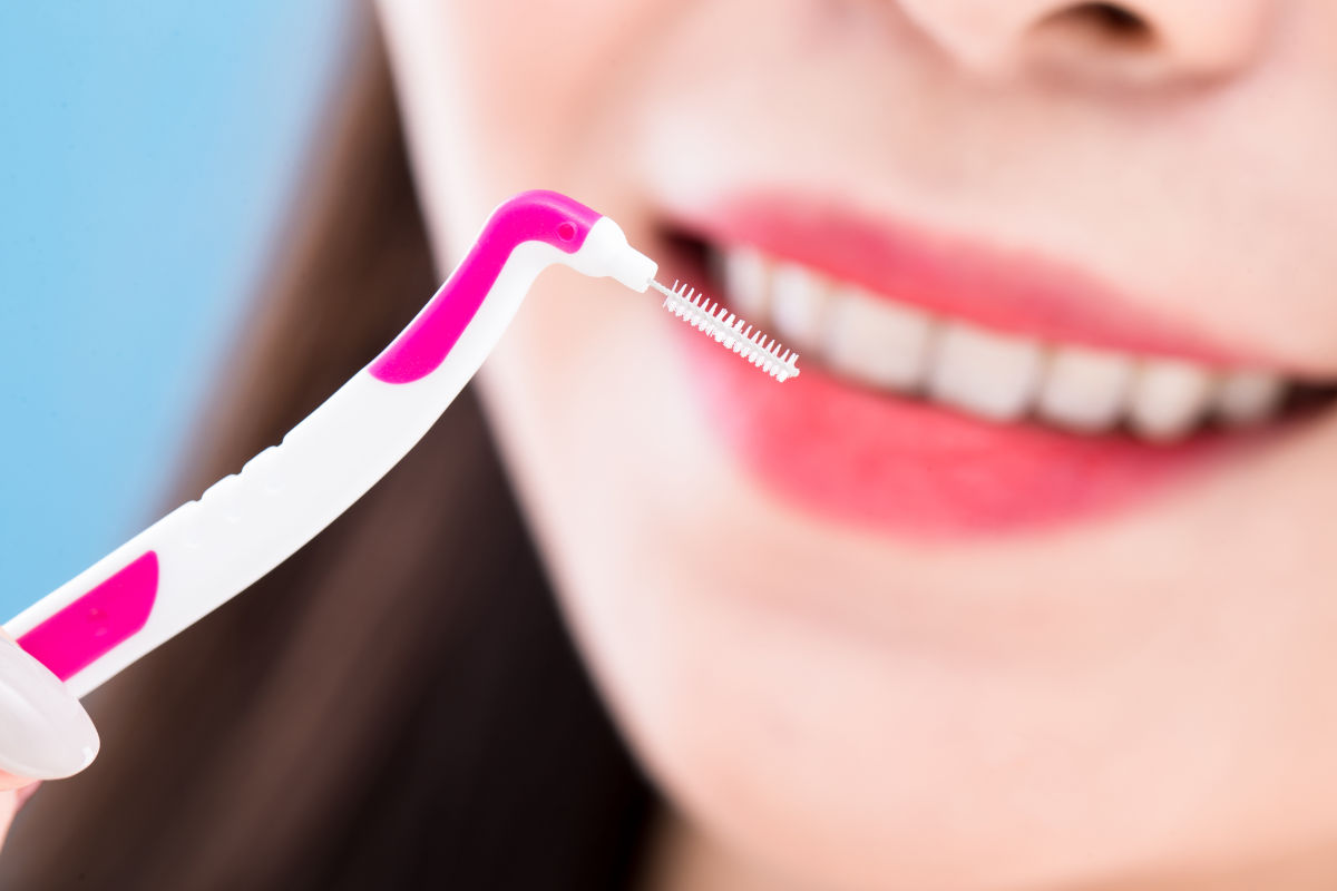 Fil Dentaire ou Brossette Interdentaire : Comment Choisir ?