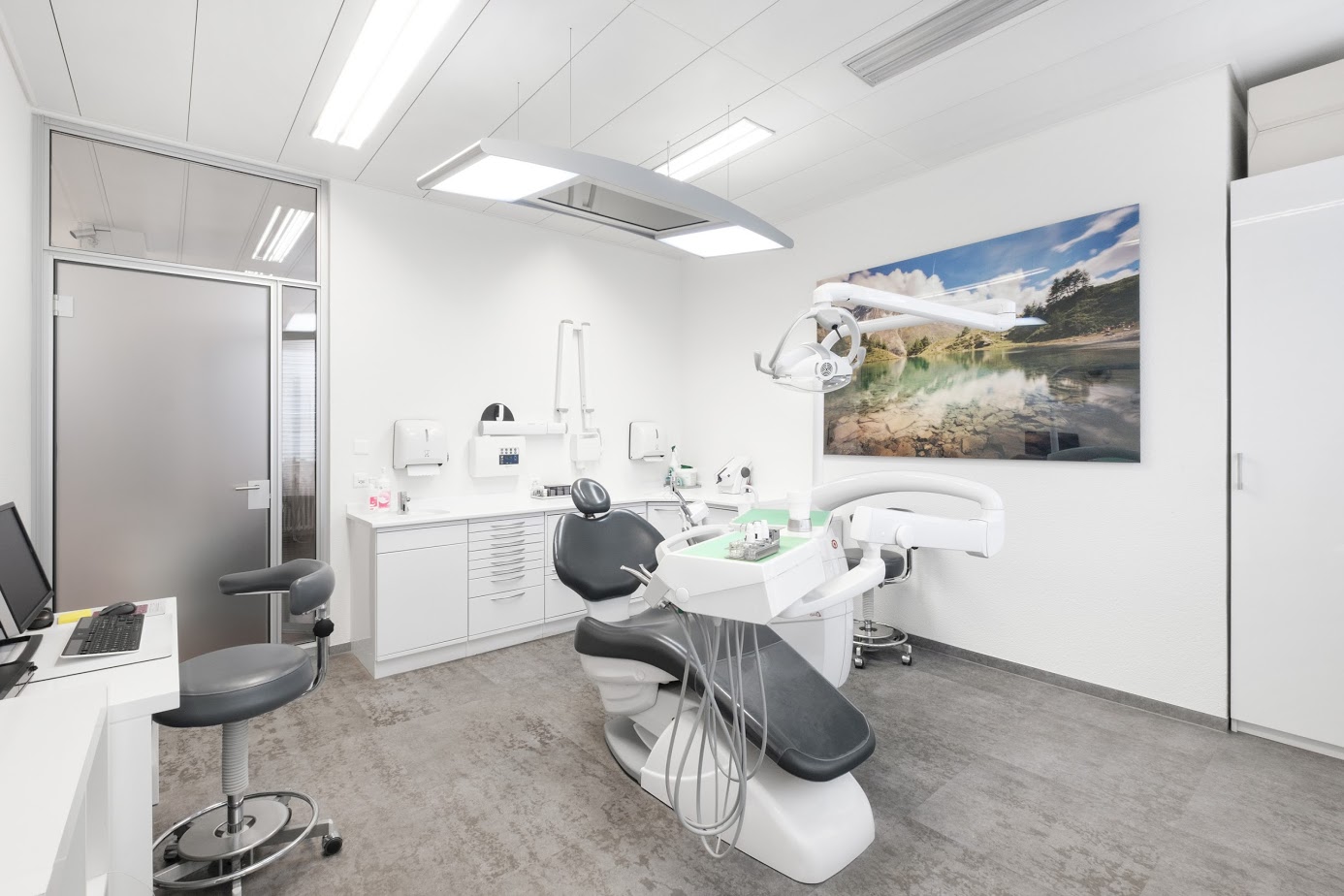 Urgence Dentaire Cannes : Dentiste de Garde et Numéros Utiles (2026)